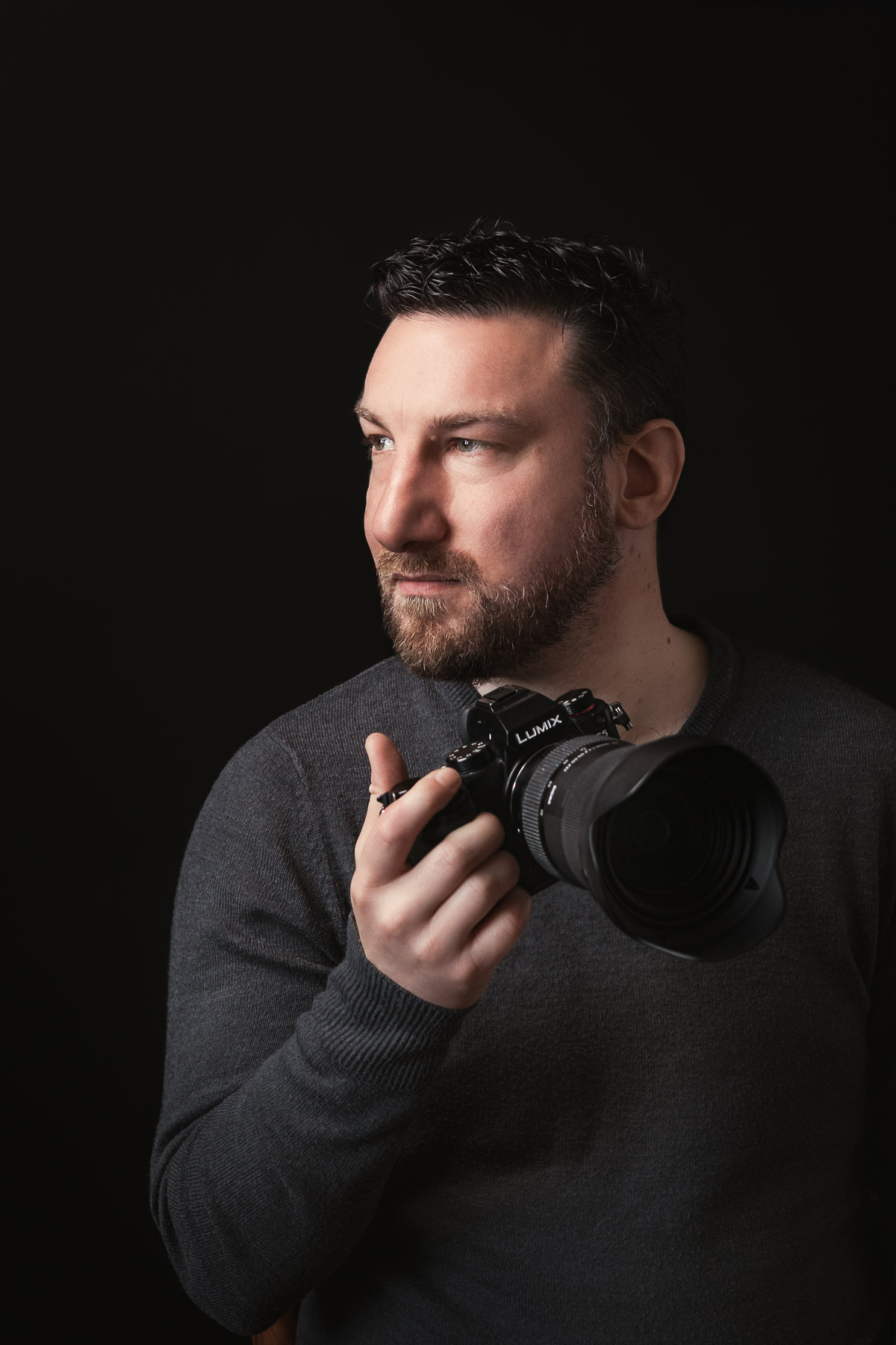 Photo de profil professionnelle dans un environnement de travail